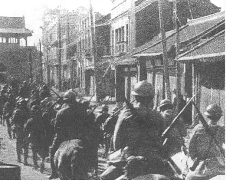 Fichier:Troupes japonaises dans Moukden.jpg
